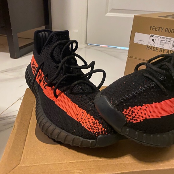 Yeezy 350 - Picture 2 of 5